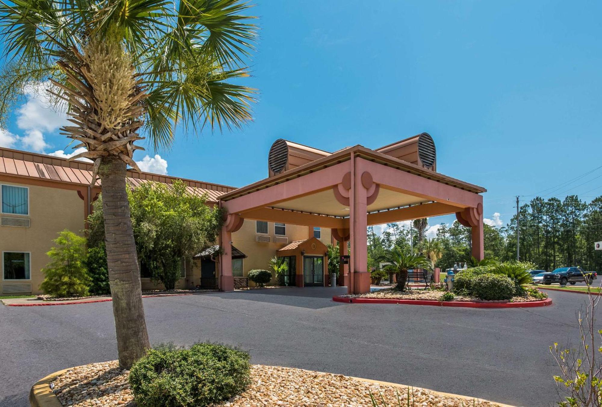 Econo Inn&suites Hotel Diamondhead