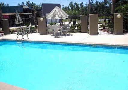 Econo Inn&suites Hotel 2*